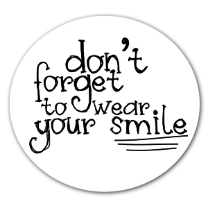 Sticker avec le texte "Don't forget to wear your smile".